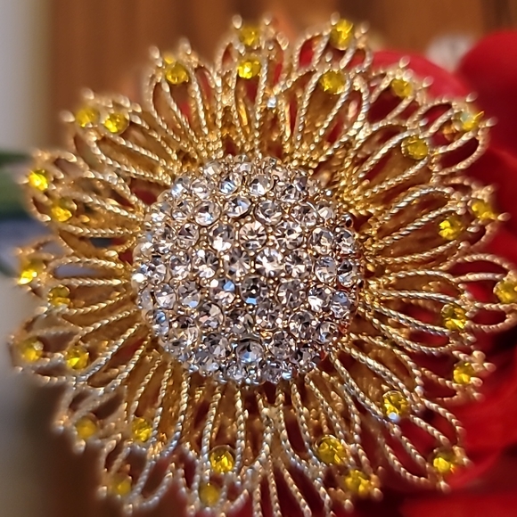 Napier Swarovski crystal large brooch. - Picture 5 of 8